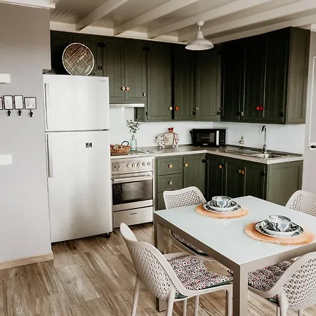 Casa Lara, Maretas *